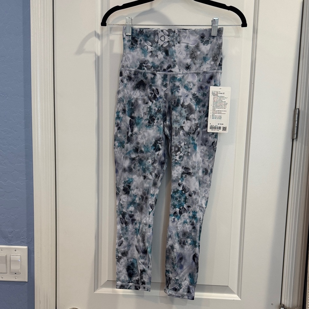 BNWT Lululemon Align Crop 23” w pockets size 6